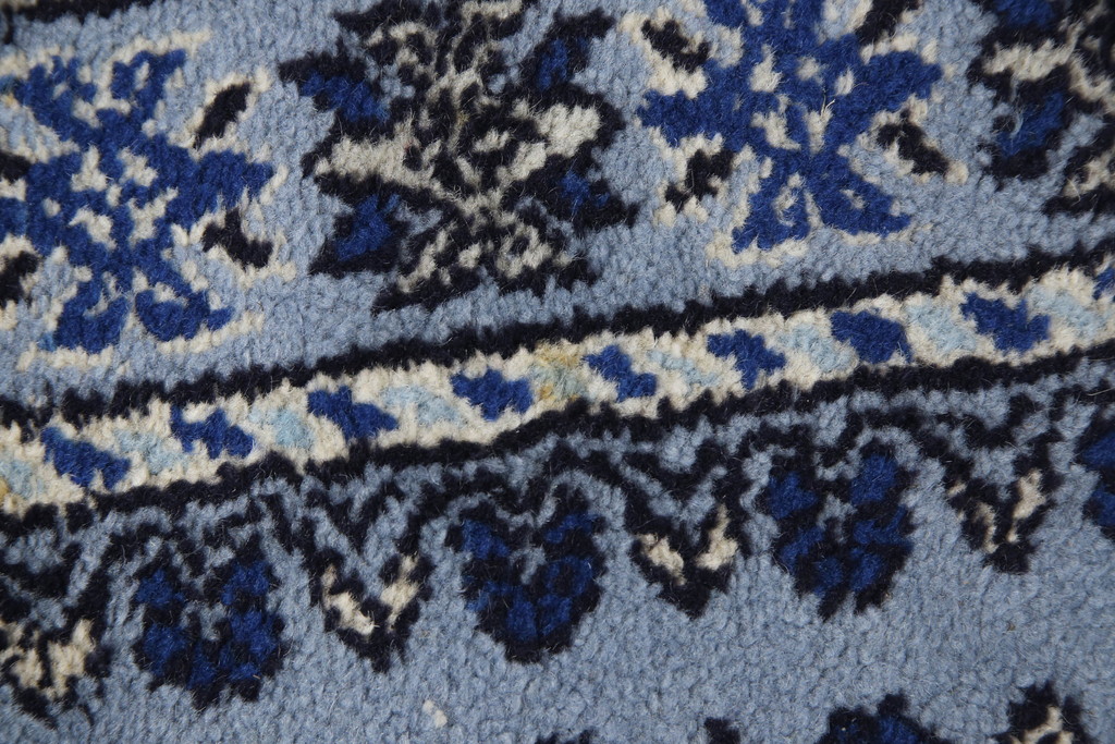 ヴィンテージ雑貨　モロッコ産　エクストラスーペリア　ハンドロックステッチ　ブルーカラーが空間のアクセントになるウール製ラグマット(絨毯、カーペット、ビンテージ)(R-065972)