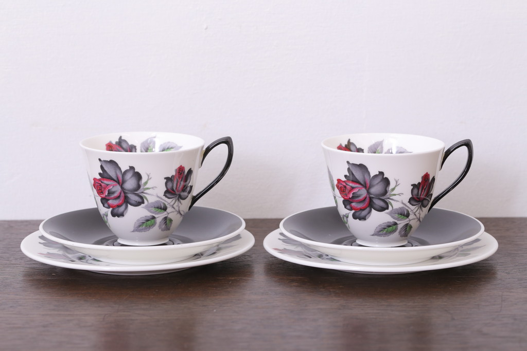アンティーク雑貨　イギリス　Royal Albert(ロイヤルアルバート) MASQUERADE(マスカレード)シリーズ　カップ&ソーサー2客セット(洋食器)