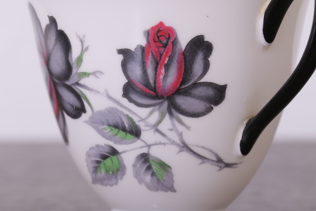 アンティーク雑貨　イギリス　Royal Albert(ロイヤルアルバート) MASQUERADE(マスカレード)シリーズ　カップ&ソーサー2客セット(洋食器)