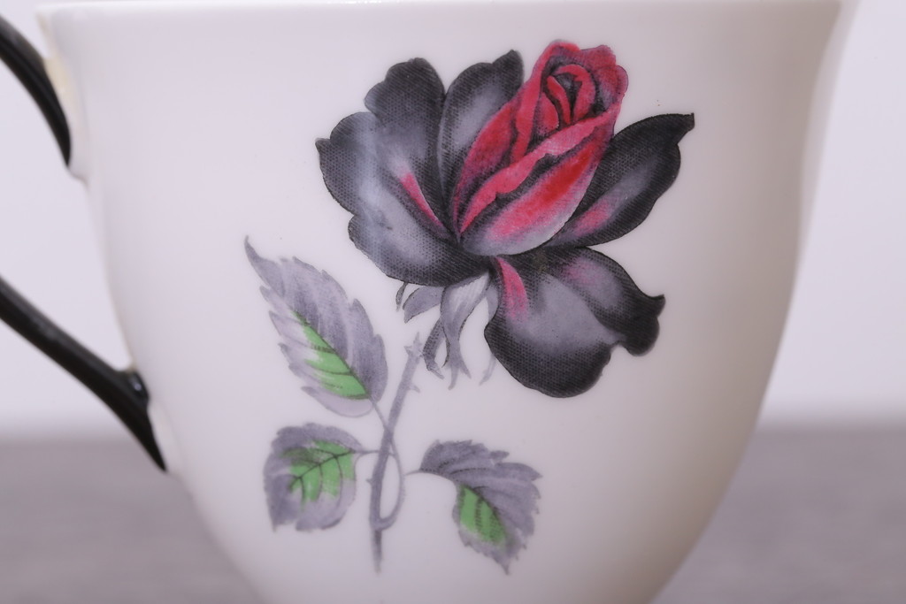 アンティーク雑貨　イギリス　Royal Albert(ロイヤルアルバート) MASQUERADE(マスカレード)シリーズ　カップ&ソーサー2客セット(洋食器)