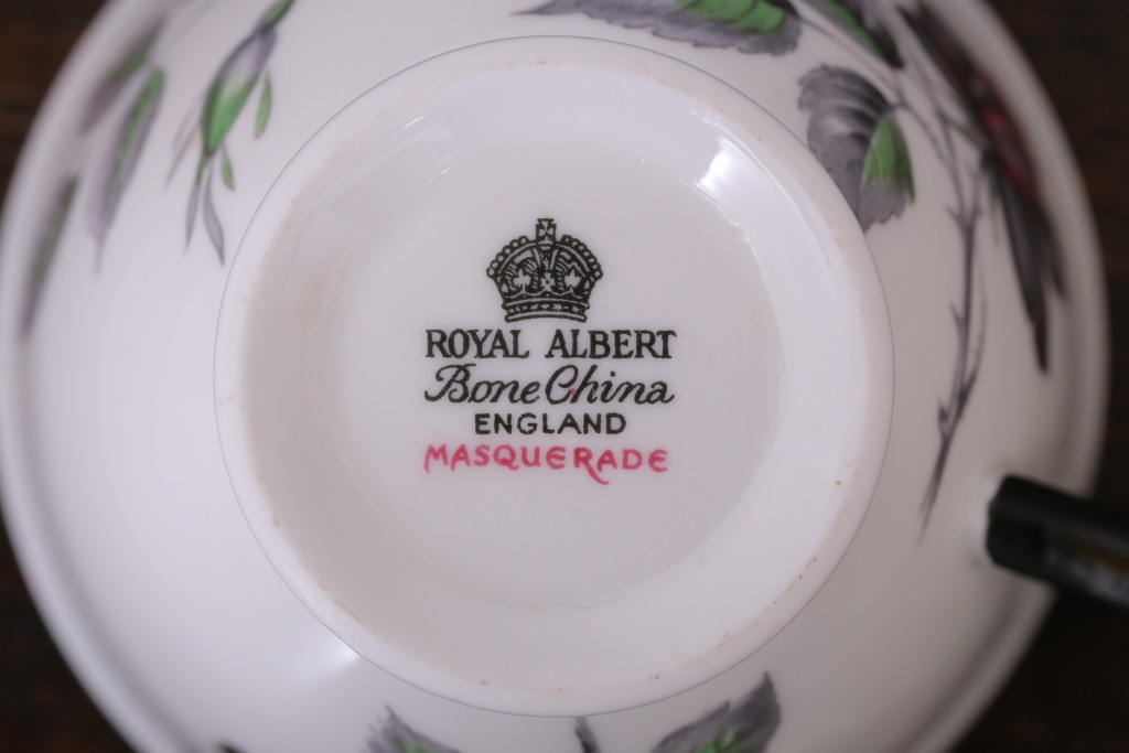 アンティーク雑貨　イギリス　Royal Albert(ロイヤルアルバート) MASQUERADE(マスカレード)シリーズ　カップ&ソーサー2客セット(洋食器)