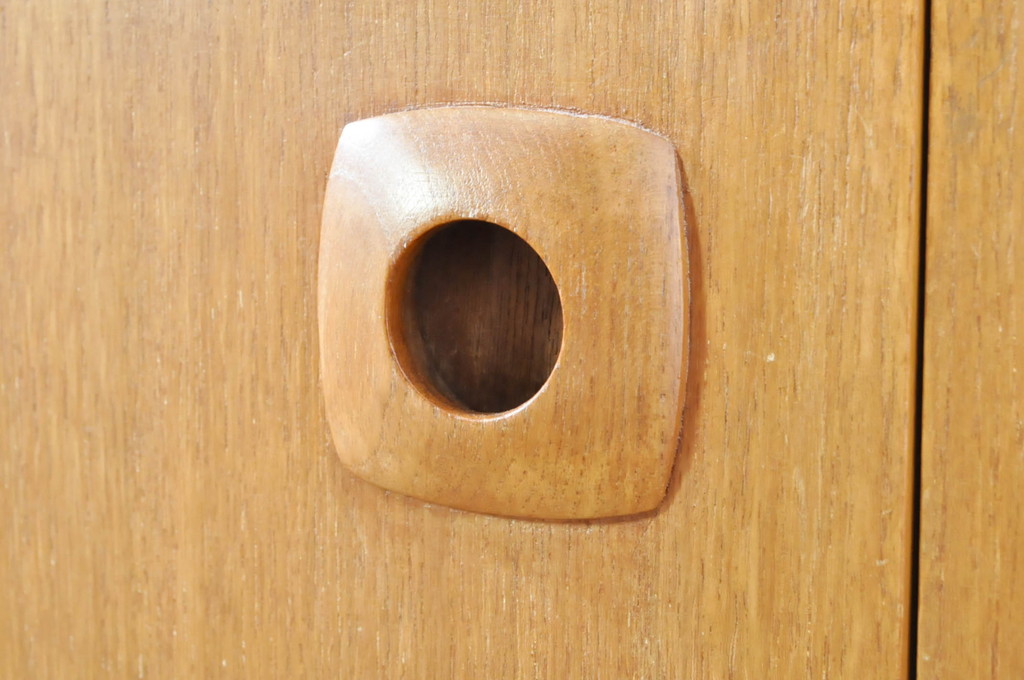 イギリスビンテージ　チーク材　北欧スタイルの空間づくりにおすすめのサイドボード(キャビネット、収納棚、戸棚、ヴィンテージ)(R-065856)