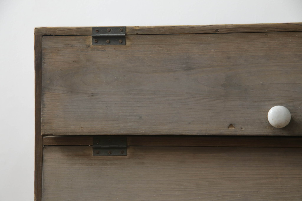 和製アンティーク　味わい深い木の風合いが魅力の三段パタパタ収納棚(下駄箱、ロッカー、サイドボード、キャビネット、戸棚)(R-073170)