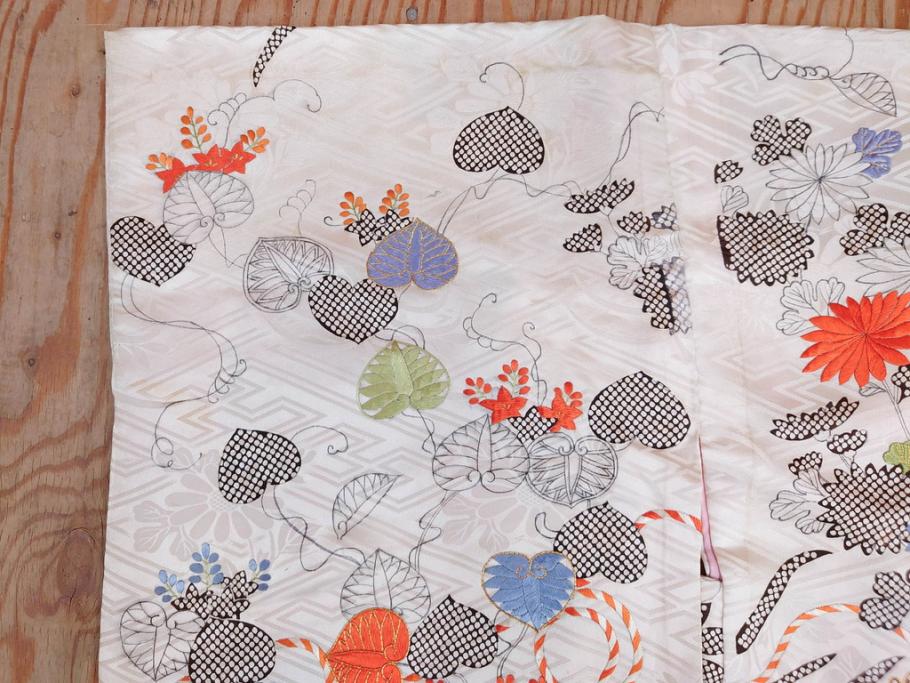 アンティーク　正絹　刺繍　羽織(古布、リメイク、菊、牡丹、竹、扇子、花しょうぶ、梅、藤、衣装、和服、和装、シルク、日本、ジャパン、Japanese KIMONO)(R-079184)