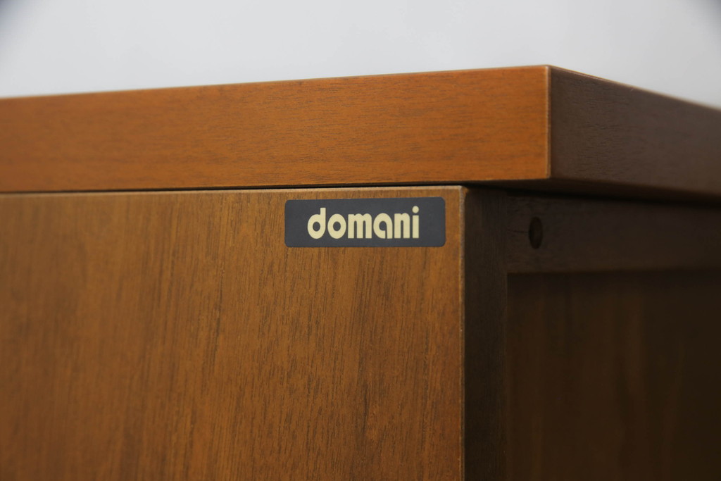 中古　美品　希少な絶版品!!　カリモク　domani(ドマーニ)　PROCEED(プロシード)コレクション　品のある佇まいでお部屋を引き立てるサイドキャビネット(飾り棚、収納棚)(R-073052)