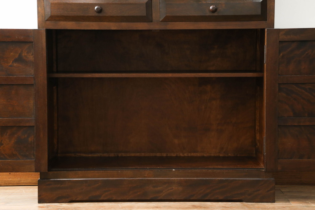中古　松本民芸家具　使いやすいサイズが嬉しい上質なK-1型食器棚(収納棚、戸棚、キャビネット、本箱)(定価約46万円)(R-055401)