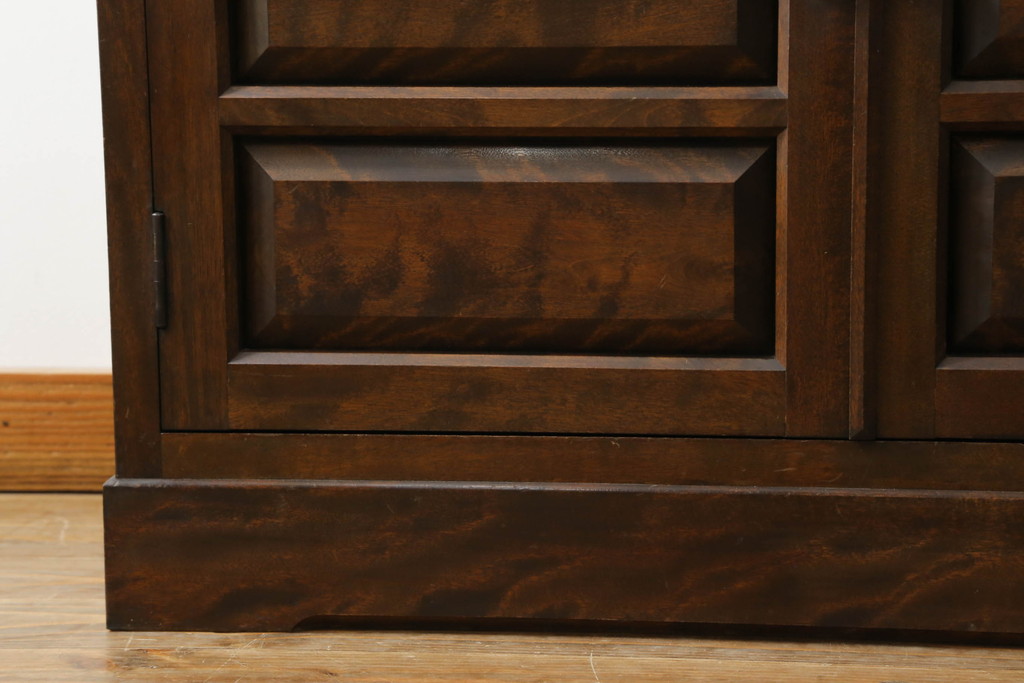 中古　松本民芸家具　使いやすいサイズが嬉しい上質なK-1型食器棚(収納棚、戸棚、キャビネット、本箱)(定価約46万円)(R-055401)