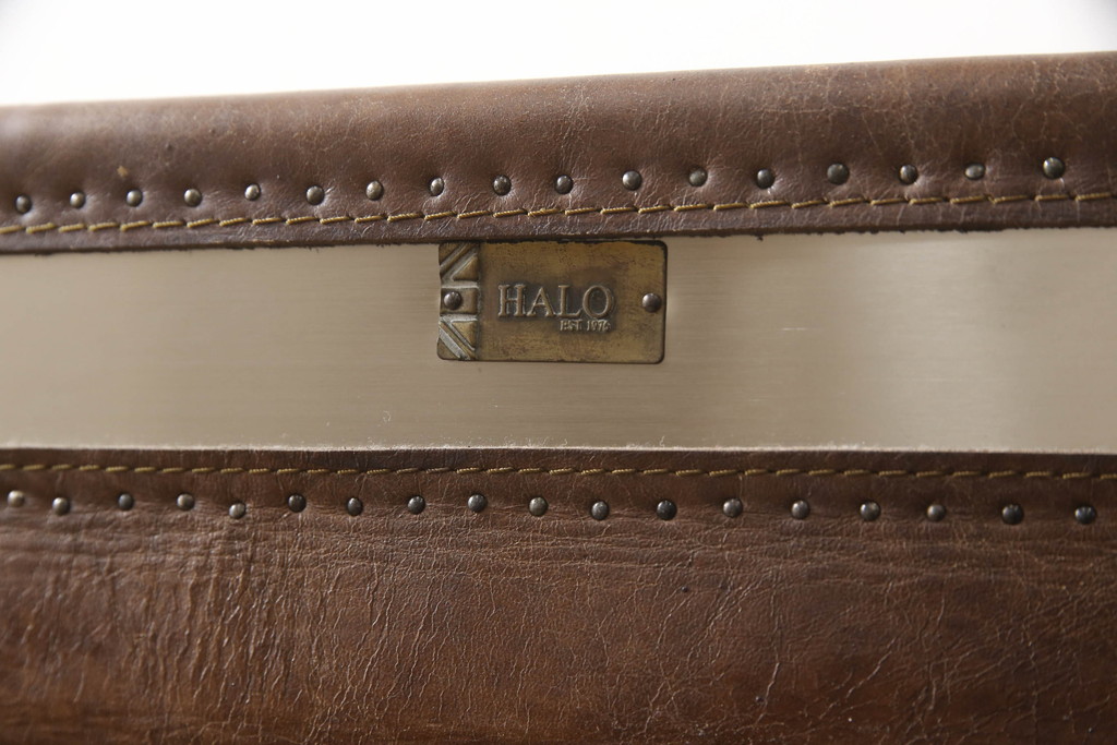 中古　ハロ(HALO)　イートンミディアムチェスト(ブラッシュドスチール)(ETON MEDIUM CHEST BRUSHED STEEL)　トランクのようなデザインが目を惹くチェスト(引き出し、サイドボード、サイドチェスト、キャビネット)(定価約27万5千円)(R-065106)