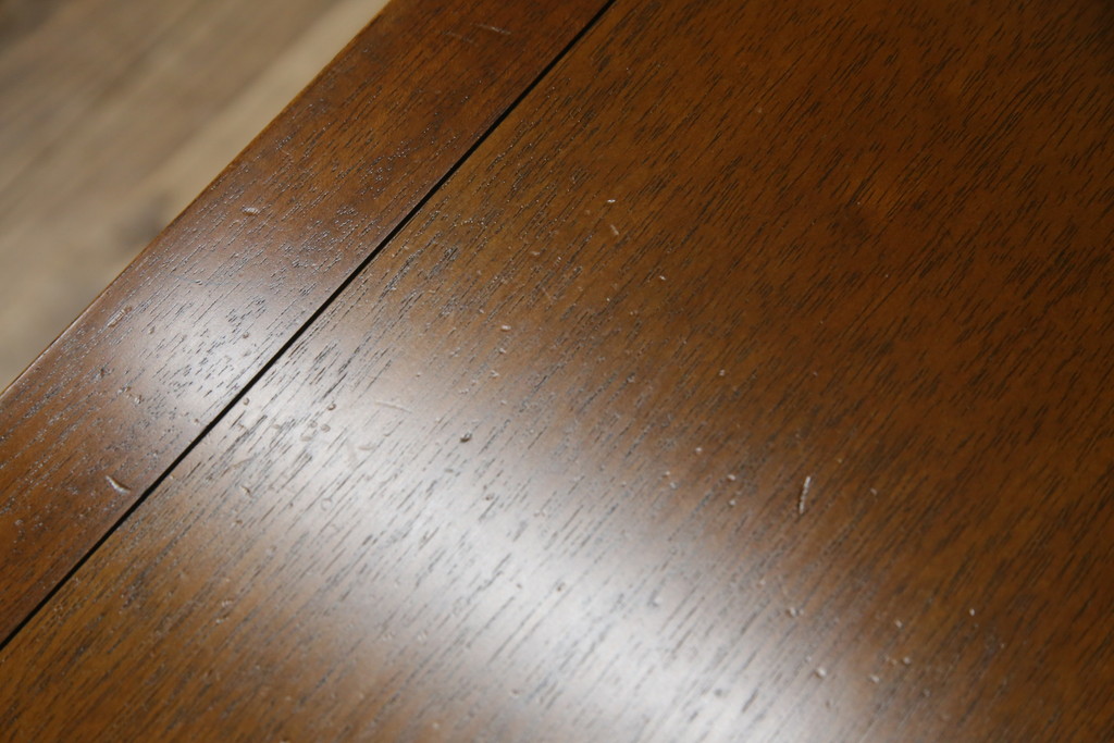 中古　DREXEL HERITAGE(ドレクセルヘリテイジ)　Triune(トライユン)　マホガニー材　クラシカルな佇まいのカクテルテーブル(センターテーブル、リビングテーブル、ローテーブル)(R-072715)