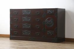 中古　美品　仙台民芸箪笥(仙台箪笥)　欅産業　凝ったつくりの大振りの金具が目を惹く仙台箪笥サイドボード(サイドチェスト、収納箪笥、衣装箪笥、引き出し)(R-078745)