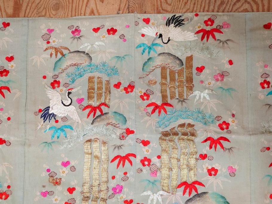 江戸～明治期　正絹　縮緬　緻密に刺繍された吉祥文様が素晴らしい古布(掛袱紗、リメイク、金糸、松竹梅、鶴、ツル、カメ、亀、古裂、服紗、フクサ、ふくさ、帛紗)(R-079186)