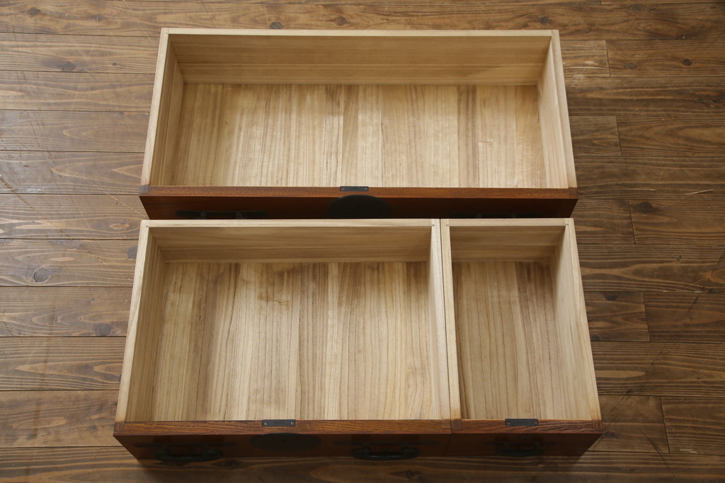 中古　美品!!　高級品　国産　職人手作り　三方欅(ケヤキ)材　内部桐材　和の空間づくりにおすすめのアンティーク調時代箪笥(和箪笥、収納箪笥、整理箪笥)(R-078807)