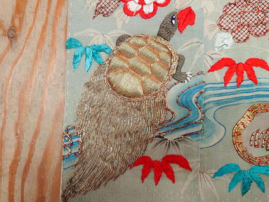 江戸～明治期　正絹　縮緬　緻密に刺繍された吉祥文様が素晴らしい古布(掛袱紗、リメイク、金糸、松竹梅、鶴、ツル、カメ、亀、古裂、服紗、フクサ、ふくさ、帛紗)(R-079186)