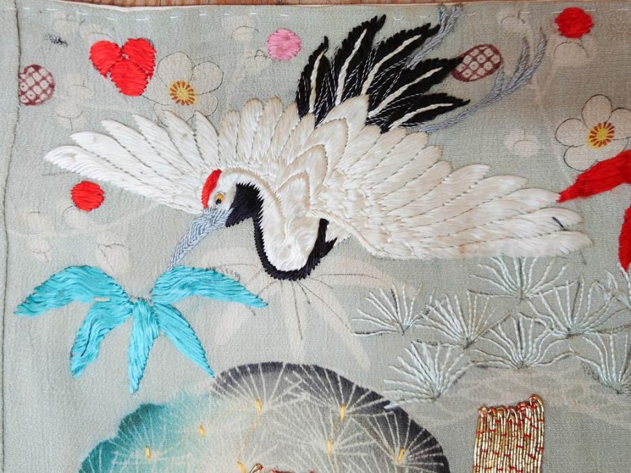 江戸～明治期　正絹　縮緬　緻密に刺繍された吉祥文様が素晴らしい古布(掛袱紗、リメイク、金糸、松竹梅、鶴、ツル、カメ、亀、古裂、服紗、フクサ、ふくさ、帛紗)(R-079186)