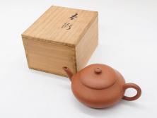 山田常山　朱泥　土の温もりを感じる茶銚(急須、茶注、煎茶道具、茶道具、茶器、和食器、共箱付き)(R-079174)
