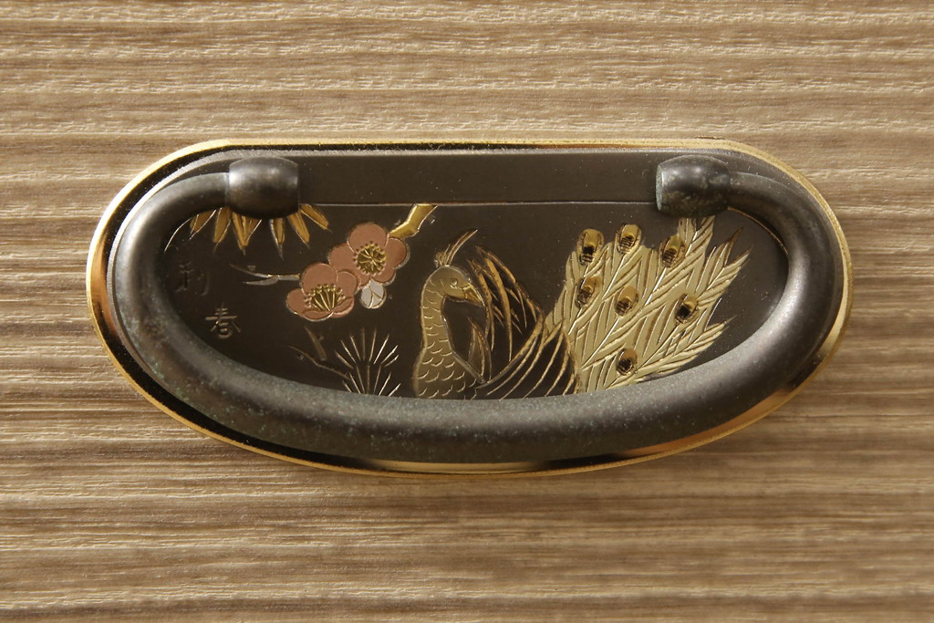 中古　国産　職人手造り　美しい金具が目を惹く上品な総桐箪笥(並厚、四方丸、桐たんす、整理タンス、引き出し、チェスト、和箪笥、衣装箪笥、着物箪笥、衣装盆)(R-065395)