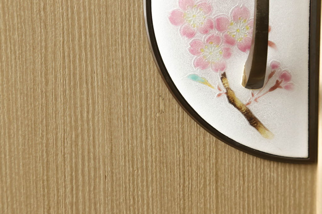 中古　特注　七宝金具　伝統工芸士 渡辺秀紀　ピンク色の花柄七宝金具がかわいらしい加茂総桐箪笥(胴厚、四方丸、桐たんす、衣装タンス、着物箪笥、和タンス)(R-058712)