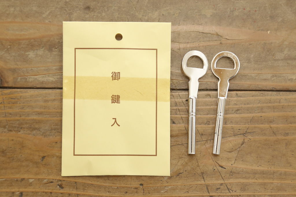 中古　特注　七宝金具　伝統工芸士 渡辺秀紀　ピンク色の花柄七宝金具がかわいらしい加茂総桐箪笥(胴厚、四方丸、桐たんす、衣装タンス、着物箪笥、和タンス)(R-058712)