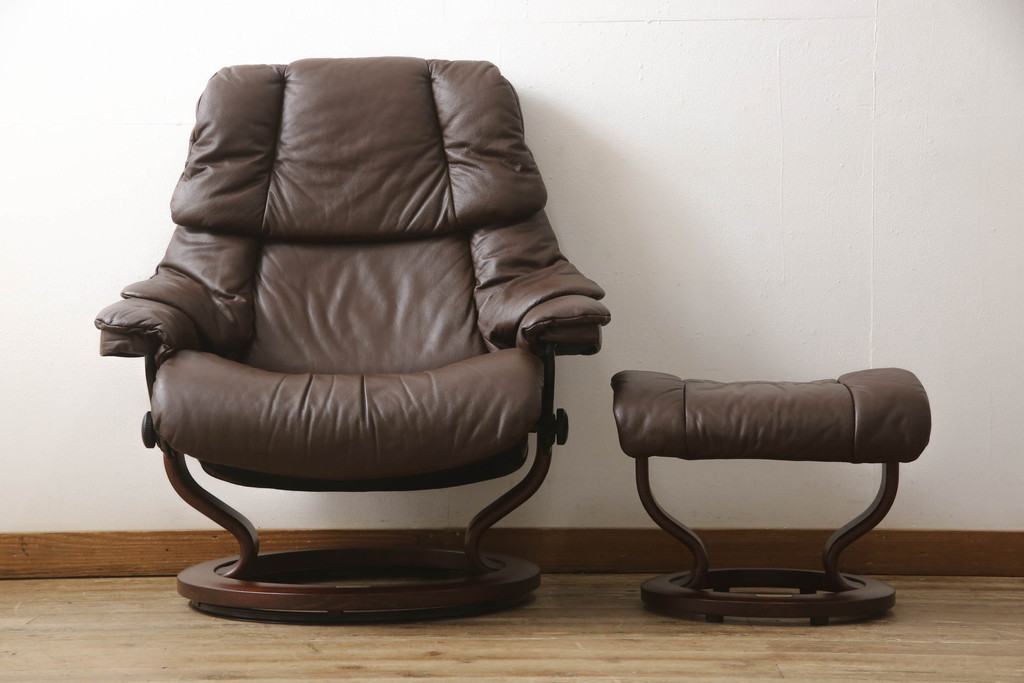 中古　EKORNES(エコーネス)　レノクラシック　本革(レザー)　オットマン付き　ストレスレスチェア(アームチェア、リクライニングチェア、椅子、一人掛けソファ、1Pソファ)(定価約44万円)(R-064495)