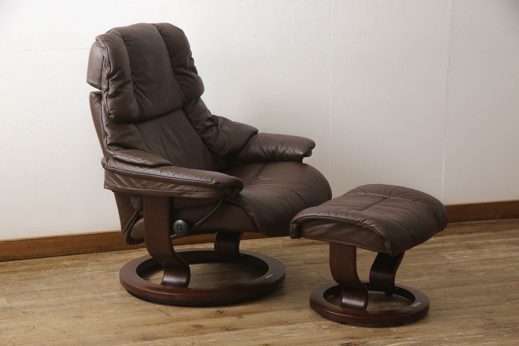 中古　EKORNES(エコーネス)　レノクラシック　本革(レザー)　オットマン付き　ストレスレスチェア(アームチェア、リクライニングチェア、椅子、一人掛けソファ、1Pソファ)(定価約44万円)(R-064495)