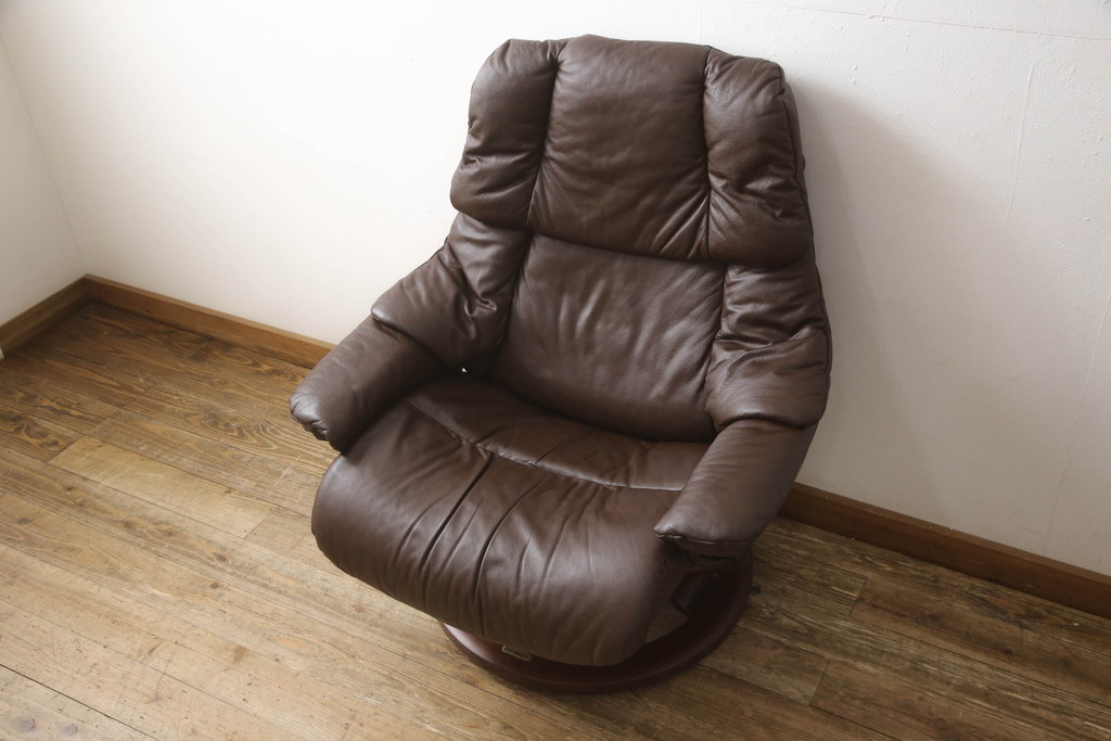 中古　EKORNES(エコーネス)　レノクラシック　本革(レザー)　オットマン付き　ストレスレスチェア(アームチェア、リクライニングチェア、椅子、一人掛けソファ、1Pソファ)(定価約44万円)(R-064495)