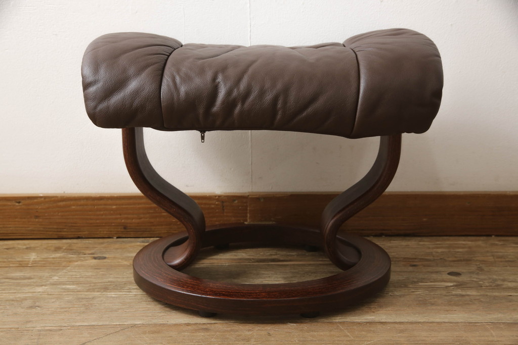 中古　EKORNES(エコーネス)　レノクラシック　本革(レザー)　オットマン付き　ストレスレスチェア(アームチェア、リクライニングチェア、椅子、一人掛けソファ、1Pソファ)(定価約44万円)(R-064495)