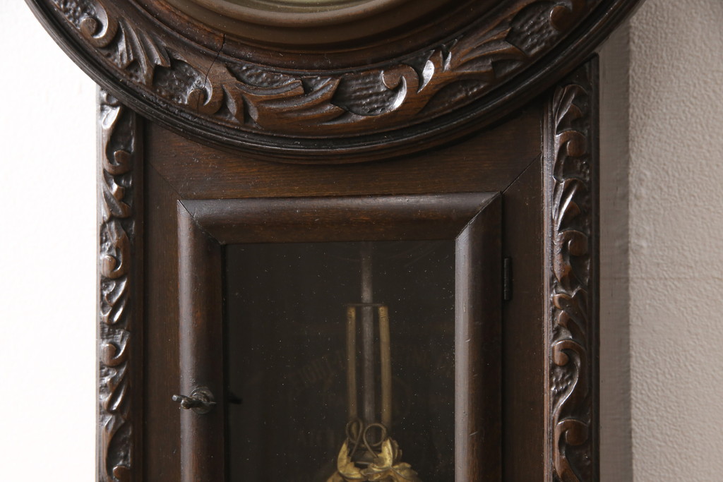 和製アンティーク　AICHI(アイチ、愛知時計電機)　電池式　細やかな彫刻がお洒落なアクセントになる掛け時計(柱時計、古時計)(R-055146)