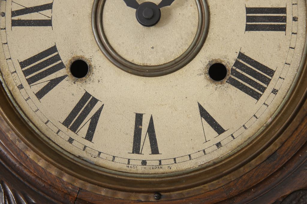 和製アンティーク　AICHI(アイチ、愛知時計電機)　電池式　細やかな彫刻がお洒落なアクセントになる掛け時計(柱時計、古時計)(R-055146)