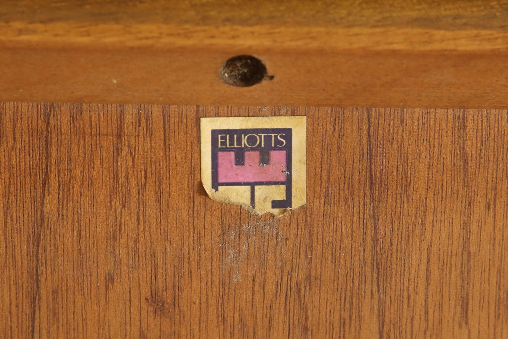 イギリスビンテージ　エリオッツ・オブ・ニューべリー(Elliotts of Newbury社)　チーク材　スタイリッシュなデザインが魅力的なダイニングテーブル(エクステンションテーブル、ラウンドテーブル、拡張式テーブル、2人掛け、4人掛け、6人掛け、2P、4P、6P、ヴィンテージ、北欧)(R-065134)