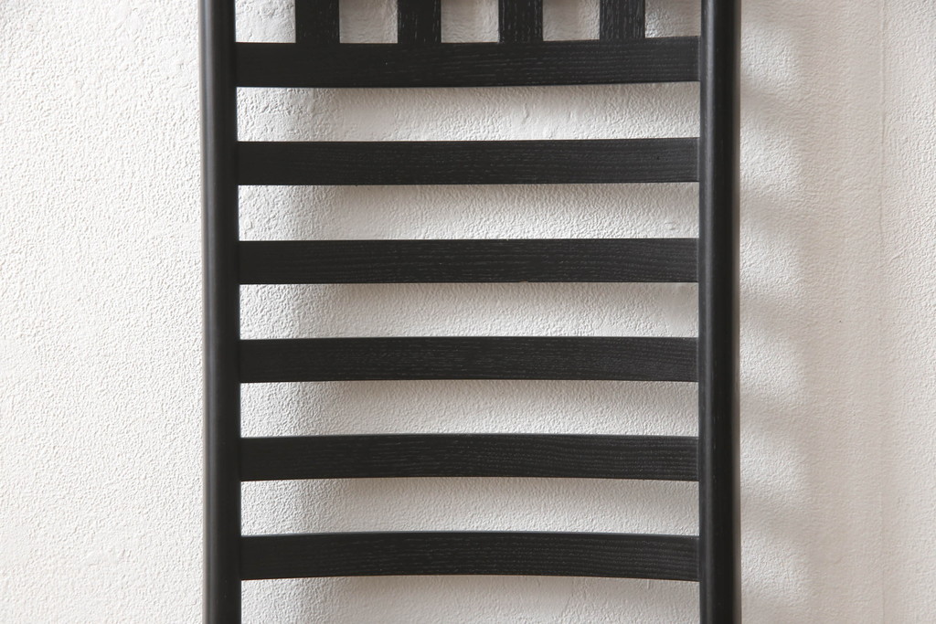 中古　展示品　美品　Cassina(カッシーナ)　292　HILL HOUSE,1(ヒルハウス1)　CHARLES RENNIE MACKINTOSH(チャールズ・レニー・マッキントッシュ)　スタイリッシュでモダンなデザインが格好良いラダーバックチェア2脚セット(椅子、イス、ダイニングチェア)(定価約47万3千円)(R-065176)