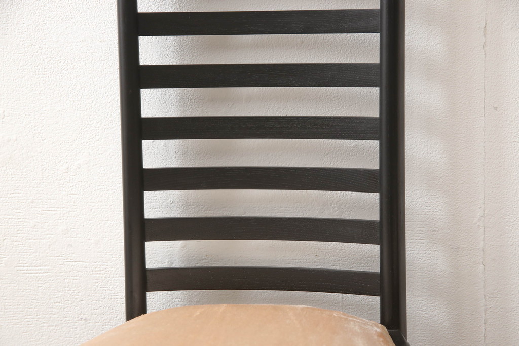 中古　展示品　美品　Cassina(カッシーナ)　292　HILL HOUSE,1(ヒルハウス1)　CHARLES RENNIE MACKINTOSH(チャールズ・レニー・マッキントッシュ)　スタイリッシュでモダンなデザインが格好良いラダーバックチェア2脚セット(椅子、イス、ダイニングチェア)(定価約47万3千円)(R-065176)