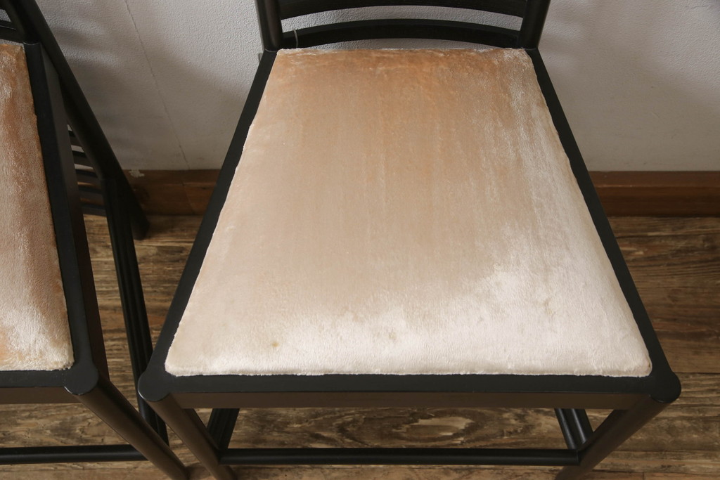 中古　展示品　美品　Cassina(カッシーナ)　292　HILL HOUSE,1(ヒルハウス1)　CHARLES RENNIE MACKINTOSH(チャールズ・レニー・マッキントッシュ)　スタイリッシュでモダンなデザインが格好良いラダーバックチェア2脚セット(椅子、イス、ダイニングチェア)(定価約47万3千円)(R-065176)