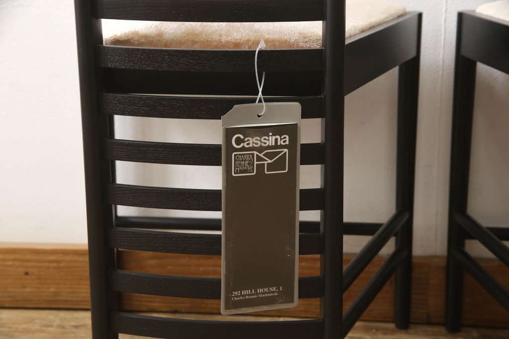 中古　展示品　美品　Cassina(カッシーナ)　292　HILL HOUSE,1(ヒルハウス1)　CHARLES RENNIE MACKINTOSH(チャールズ・レニー・マッキントッシュ)　スタイリッシュでモダンなデザインが格好良いラダーバックチェア2脚セット(椅子、イス、ダイニングチェア)(定価約47万3千円)(R-065176)