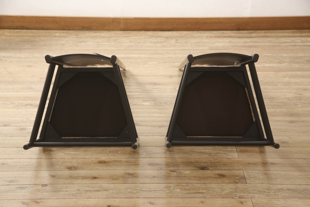 中古　展示品　美品　Cassina(カッシーナ)　292　HILL HOUSE,1(ヒルハウス1)　CHARLES RENNIE MACKINTOSH(チャールズ・レニー・マッキントッシュ)　スタイリッシュでモダンなデザインが格好良いラダーバックチェア2脚セット(椅子、イス、ダイニングチェア)(定価約47万3千円)(R-065176)