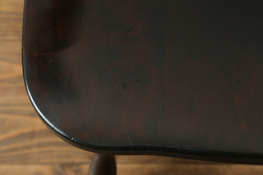 中古　北海道民芸家具　HM630　格好良い佇まいが魅力のキャプテンチェア(肘掛け椅子、アームチェア、イス、板座チェア)(R-063807)