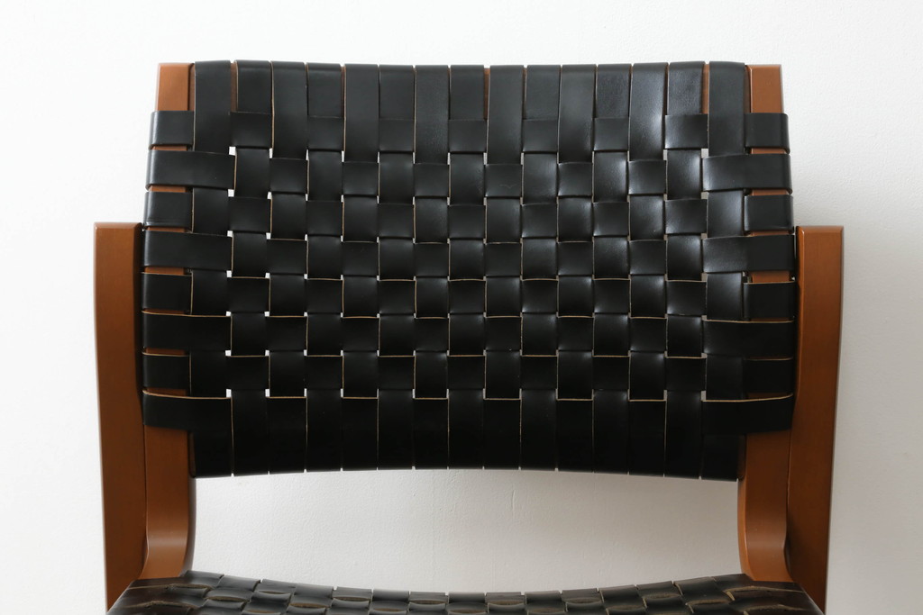 中古　極美品　arflex(アルフレックス)　NT SLIM(エヌティー スリム)　本革(レザー)　スタイリッシュなデザインが魅力のアームレスチェア(ダイニングチェア、椅子、イス)(R-065451)