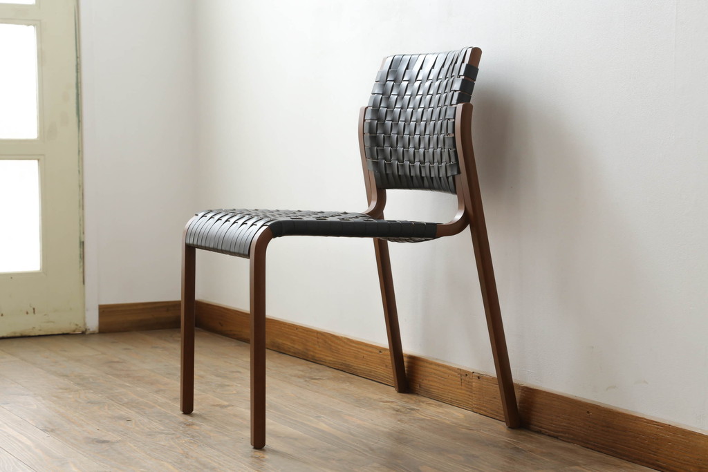 中古　極美品　arflex(アルフレックス)　NT SLIM(エヌティー スリム)　本革(レザー)　スタイリッシュなデザインが魅力のアームレスチェア(ダイニングチェア、椅子、イス)(R-065453)