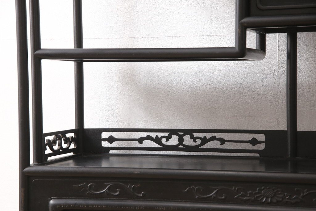 和製アンティーク　唐木　繊細な漆絵が美しい飾り棚(戸棚、収納棚、茶棚)(R-055142)