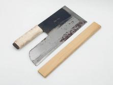 孝義銘　全長305mm　そば包丁(蕎麦包丁、蕎麦切り包丁、緬切り包丁、和包丁、庖丁、ナイフ、調理器具、日本製、木製カバー付き)(R-079240)