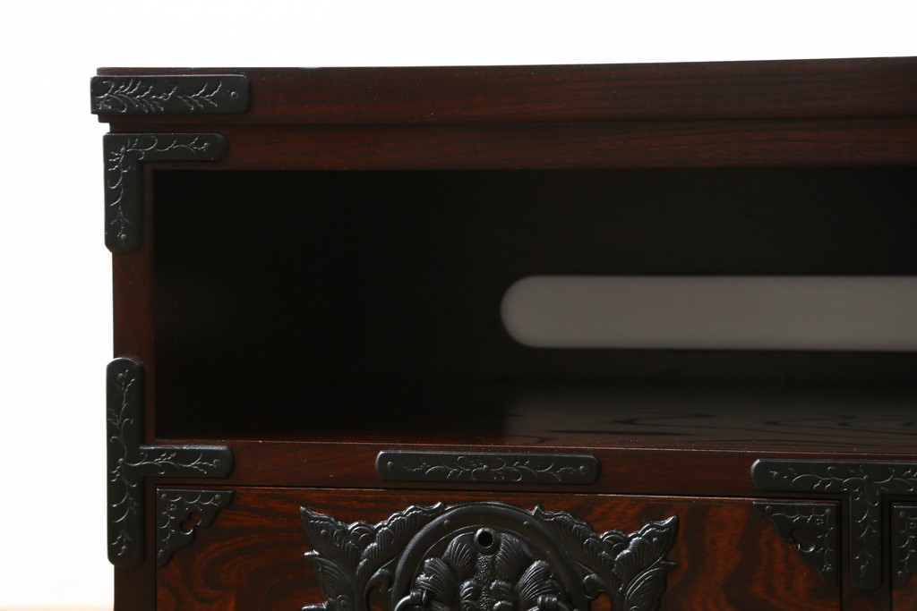 中古　美品!!　岩谷堂箪笥　力強い木目と存在感のある金具が魅力的なテレビボード(テレビ台、ローボード、リビングボード、サイドボード)(定価約38万円)(R-077283)