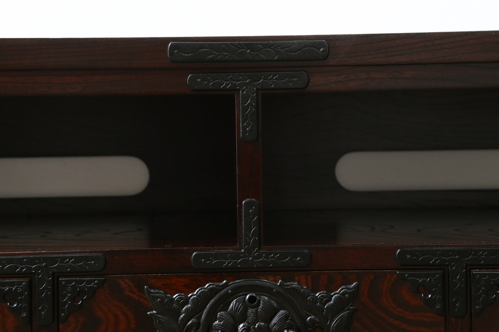 中古　美品!!　岩谷堂箪笥　力強い木目と存在感のある金具が魅力的なテレビボード(テレビ台、ローボード、リビングボード、サイドボード)(定価約38万円)(R-077283)