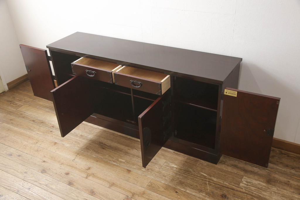 中古　二本松工藝館　田中家具　天板リメイク　重厚感ある佇まいが魅力的な水屋箪笥サイドボード(リビングボード、戸棚、収納棚)(R-057730)