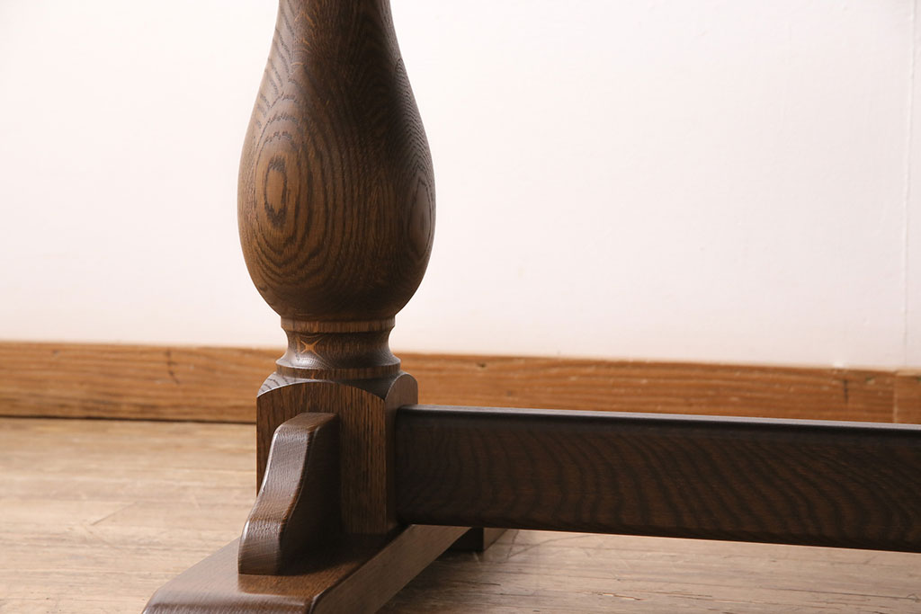 中古　オランダ輸入家具　オーク材　クラシカルなデザインと重厚感のある佇まいが魅力のダイニングテーブル(リフェクトリーテーブル、6人掛け)(R-048948)