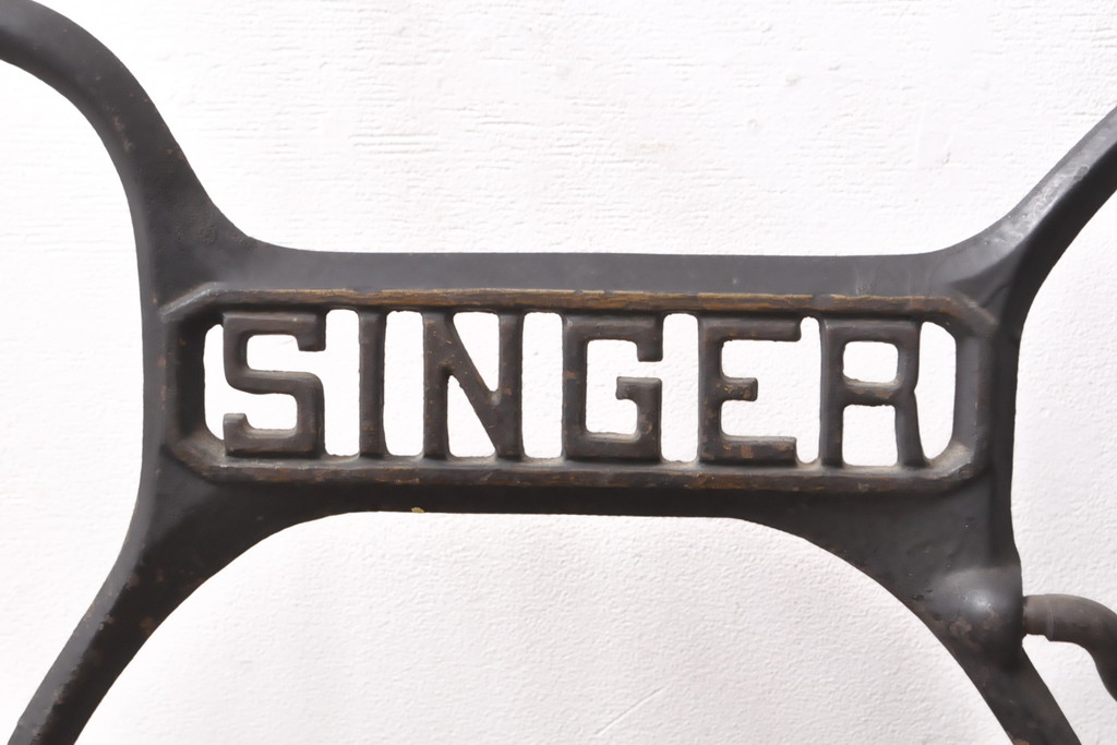 イギリスアンティーク　SINGER(シンガー)社　カフェ風インテリアにおすすめのミシンの鉄脚(シンガーミシン、ミシンテーブル、ミシン台)(R-055241)