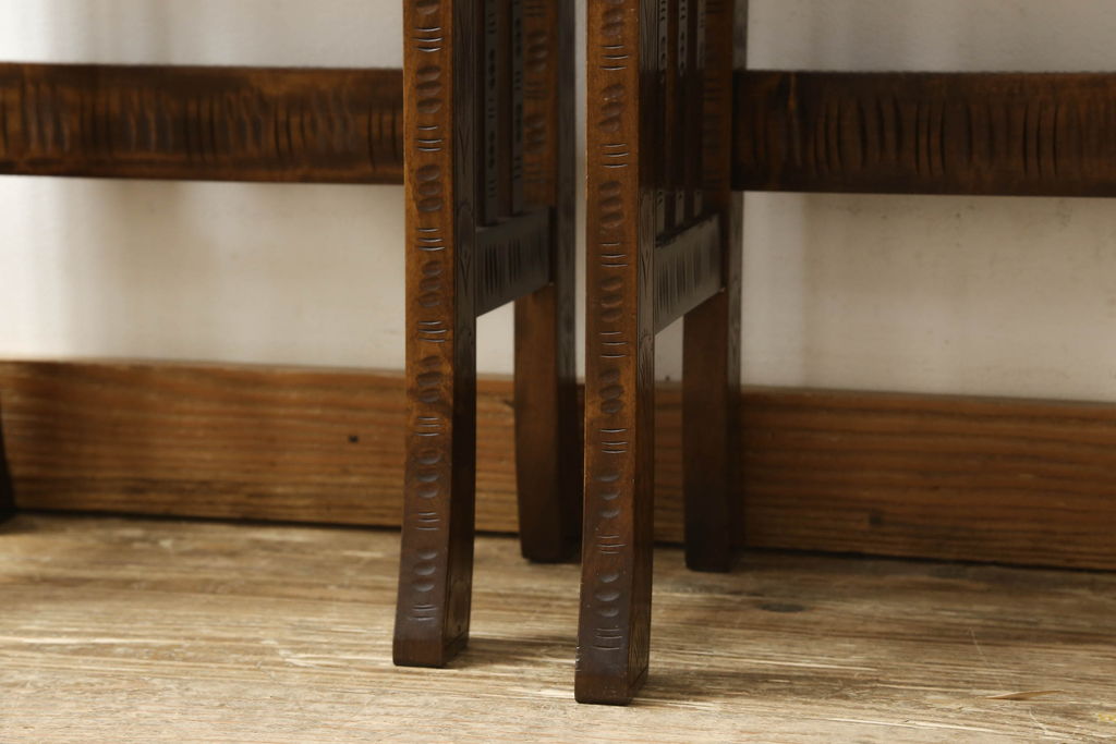 和製ビンテージ　希少　軽井沢彫り　桜　随所に施された彫りの意匠が見事なネストテーブル(サイドテーブル、飾り台、ヴィンテージ)(R-057704)