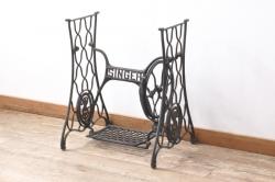 中古　美品　アメリカ　KARGES FURNITURE(カーゲス・ファニチャ)　優雅な曲線のデザインが美しいダイニングテーブル(エクステンションテーブル、4人掛け、6人掛け)(R-056990)
