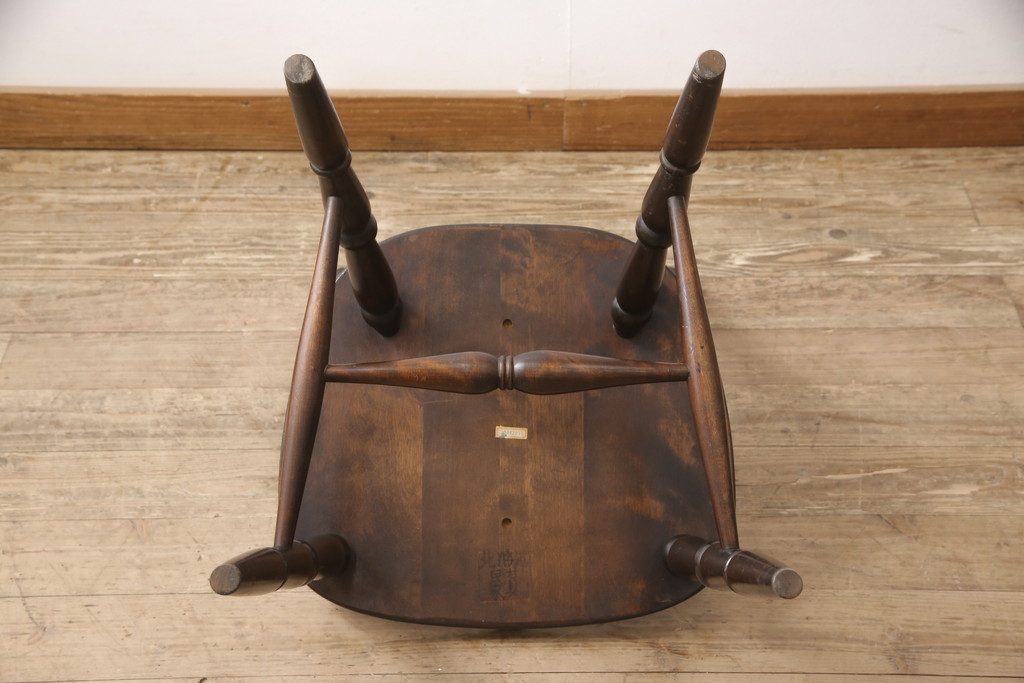 中古　北海道民芸家具　クラシカルな雰囲気を醸し出すダイニングチェア(椅子、板座チェア)(R-053953)