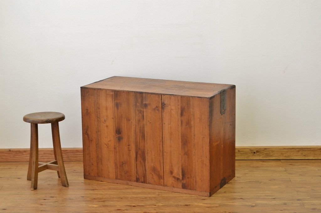 アンティーク家具　アンティーク前面欅のシンプルなチェスト?(たんす・箪笥)