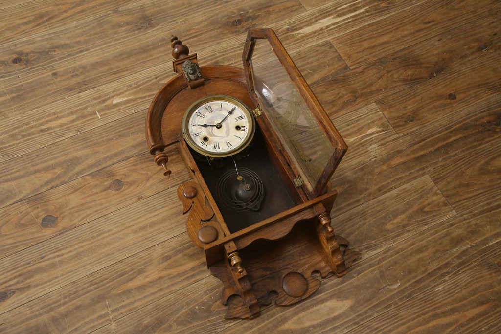 アメリカ　THE NEW HAVEN CLOCK社　8DAY　個性的なデザインが目を引く振り子時計(柱時計、古時計、掛け時計)(R-078914)