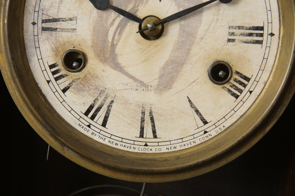 アメリカ　THE NEW HAVEN CLOCK社　8DAY　個性的なデザインが目を引く振り子時計(柱時計、古時計、掛け時計)(R-078914)
